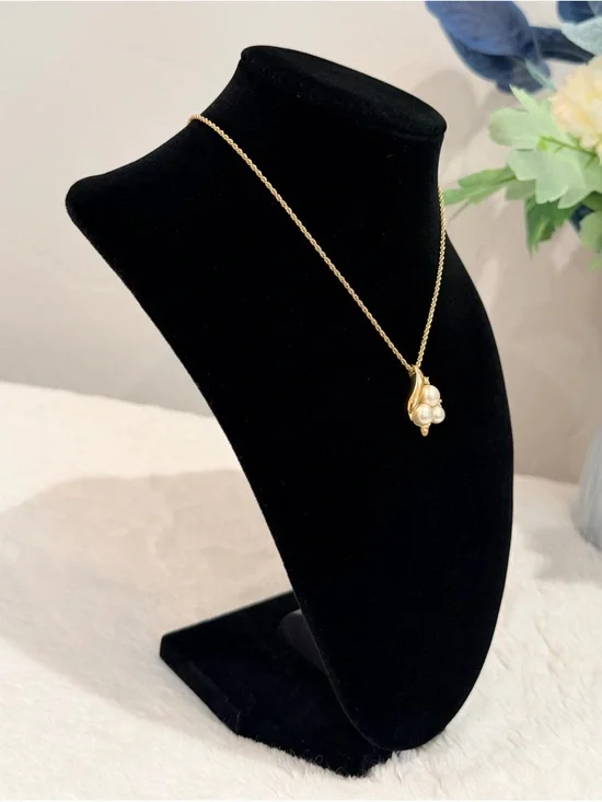 Christian Dior Pearl Crystal Necklace - Picture 5 of 11